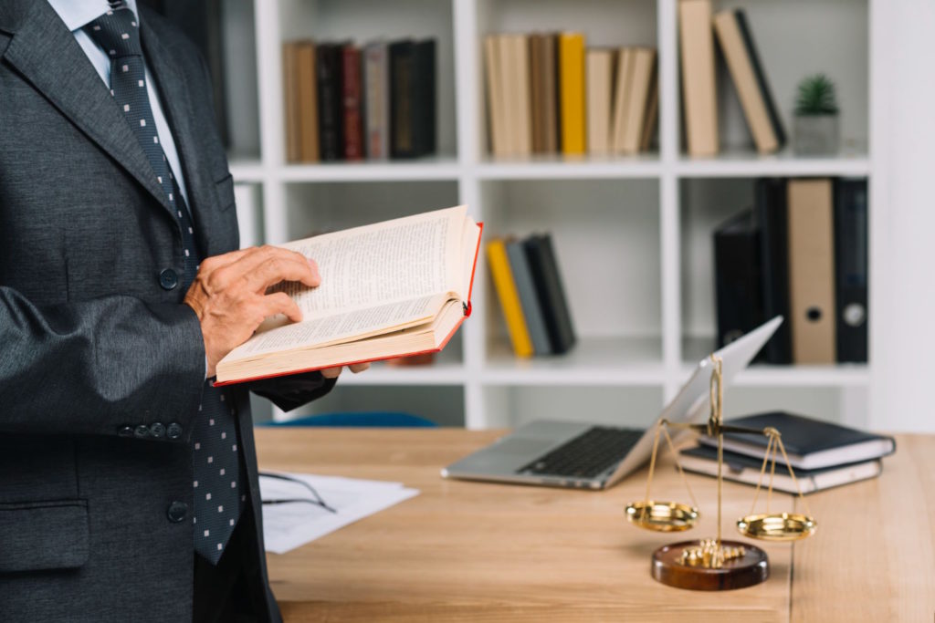 W dzisiejszych czasach zawód adwokata jest narażony na różnorodne wyzwania, w tym potencjalne roszczenia od klientów