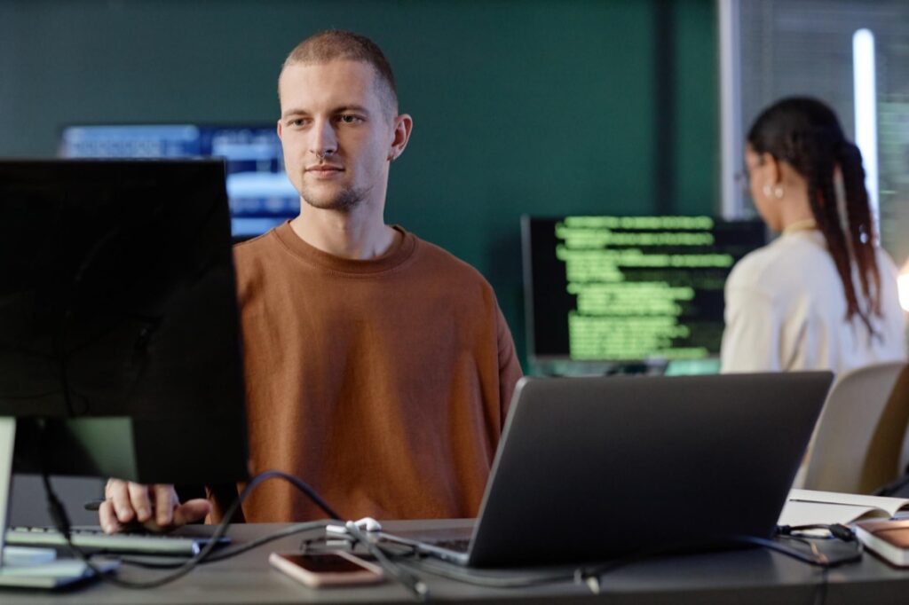 Przedsiębiorstwa IT w 2025 roku muszą zmierzyć się z szeregiem wyzwań